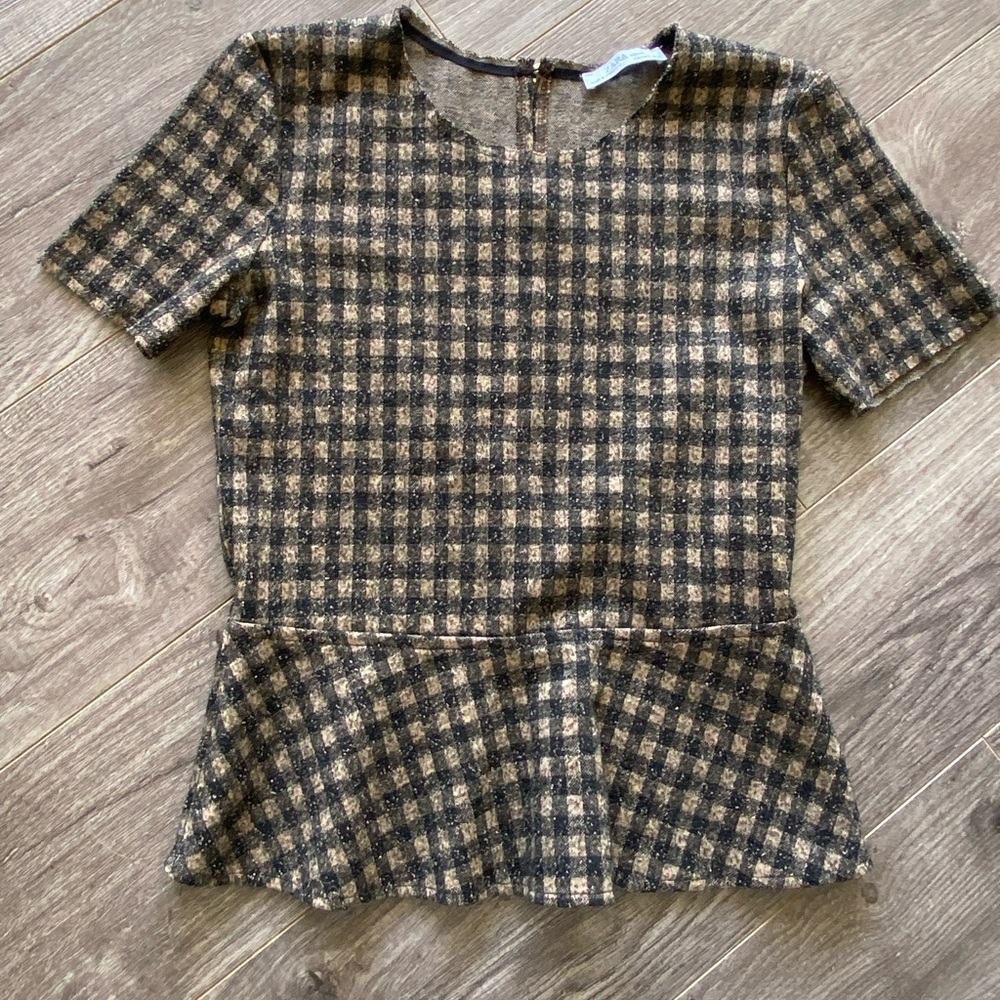 Zara peplum T-shirt blouse| tan and black plaid with gold keyhole button on back